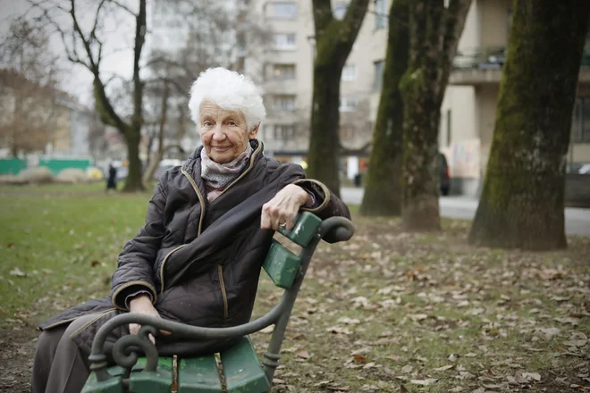 Po malem se še vedno ukvarja s konservatorstvom, veliko bere, najraje kriminalke. Foto Leon Vidic