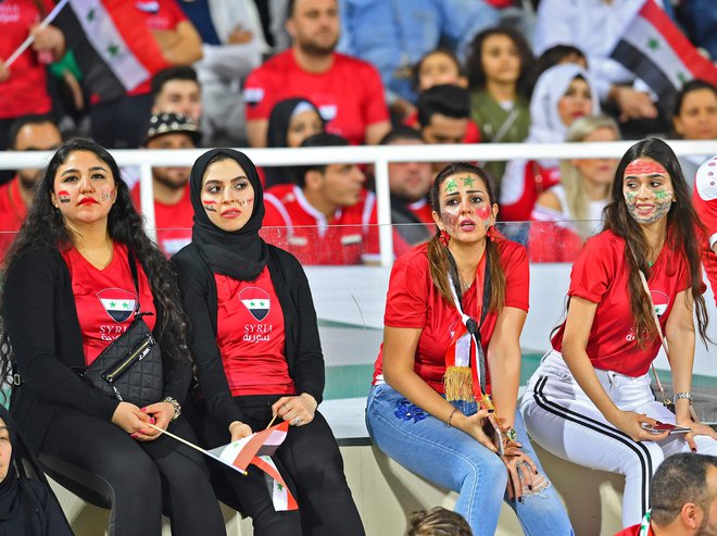 Sirijski nogometaši so imeli proti Palestini močno podporo nežnejšega spola. FOTO: AFP