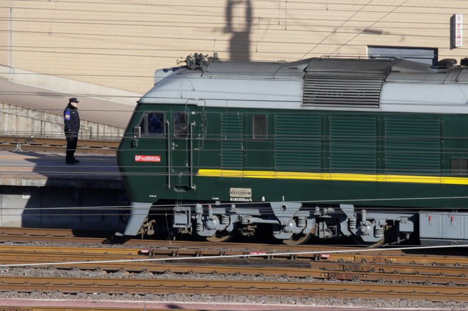 Značilni vlak, s katerim se vozi Kim Džong Un. FOTO: Jason Lee/Reuters
