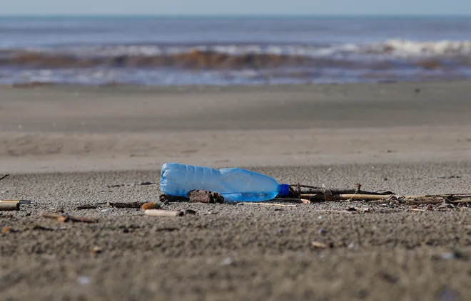 Izogibanje plastiki je eden poglavitnih ciljev v turizmu. FOTO: Reuters