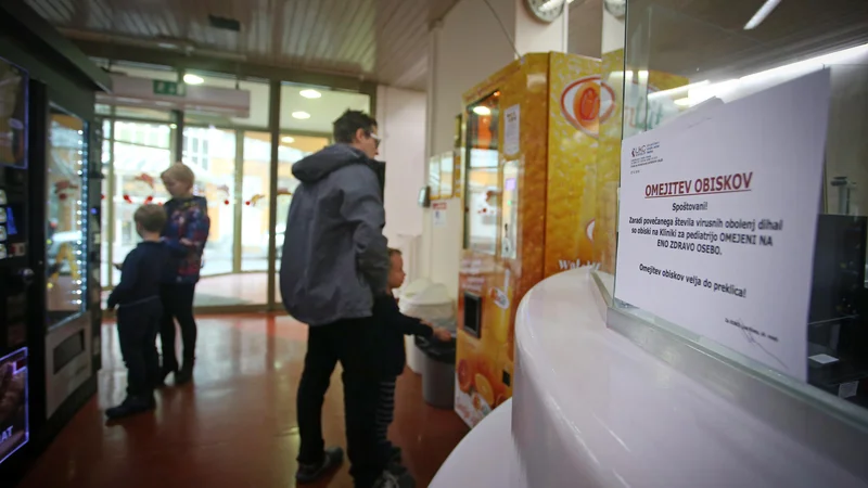 Gripa velja za zelo nalezljivo virusno okužbo dihalnih poti, za katero na leto zboli desetina ali okoli 200.000 Slovencev, v svetu pa več kot pet milijonov ljudi. FOTO: Tadej Regent/Delo