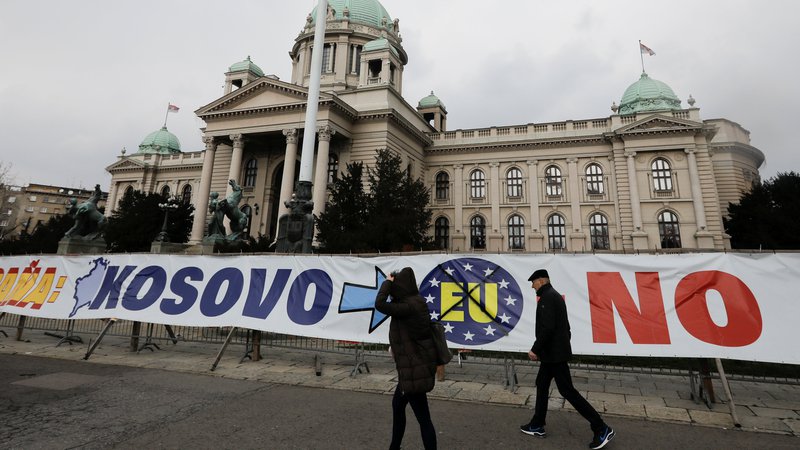 Fotografija: Kosovska vlada nerazumnih carin na uvoz srbskega blaga ne bo odpravila brezpogojno. FOTO: Marko Djurica/Reuters