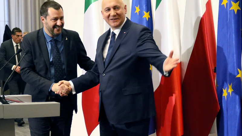 Fotografija: Podpredsednik italijanske vlade Matteo Salvini se je v poljski prestolnici srečal s svojim kolegom in gostiteljem Joachimom Brudzińskim. FOTO: Reuters