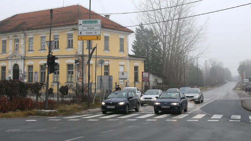 Fotografija: Na območju Barja prebivalci že leta opozarjajo, da potrebujejo center za druženje in rekreacijo. Kot kaže, se jim bo želja uresničila leta 2021. Foto Tomi Lombar