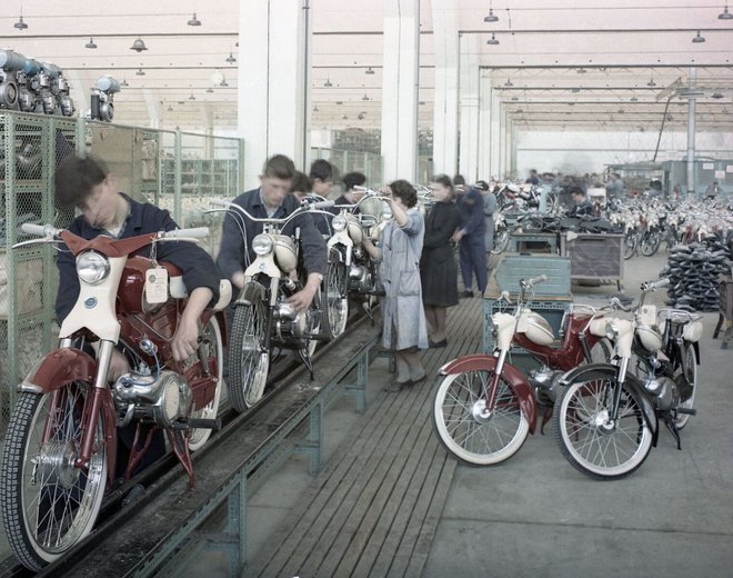 Tovarna Tomos, april 1962. FOTO: Božo Primožič