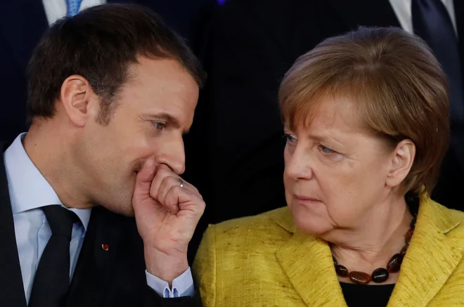 Emmanuel Macron in Angela Merkel bosta v Aachnu zakoličila nove skupne projekte pri obrambi, podnebnih spremembah in varnosti. FOTO: Reuters
