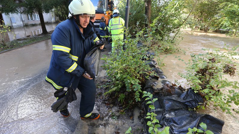 Fotografija: Zaščita in reševanje v Sloveniji temelji na gasilstvu. FOTO Igor Zaplatil/Delo