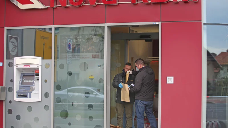 Fotografija: Samo v NKBM so razkrili število računov tujcev, ki so jih zaprli. O tem je spregovoril v nedavnem pogovoru za Sobotno prilogo John Denhof, predsedik uprave banke. Foto Tadej Regent