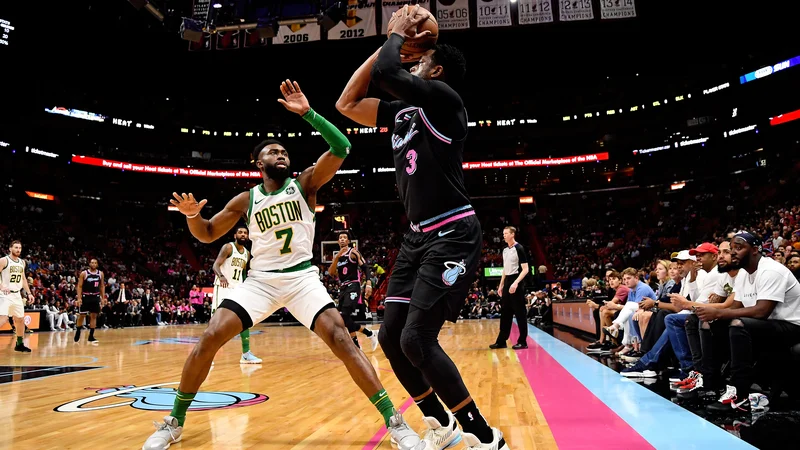 Fotografija: Dwayne Wade v poslovilni sezoni dokazuje, da nikakor še ni za staro šaro. FOTO: Reuters