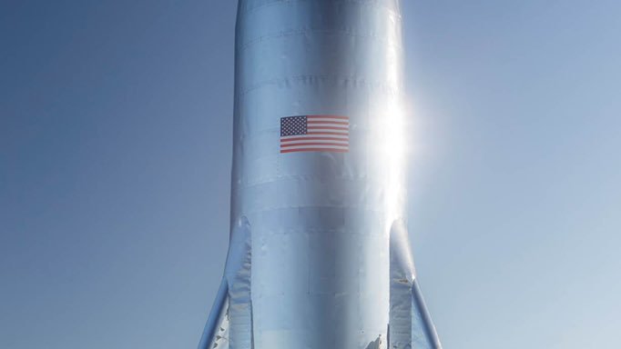 Fotografija: Testna Starship podjetja Spacex. Mnogi so navdušeni nad obliko, ki spominja na rakete iz starih znanstvenofantastičnih filmov.
FOTO: Elon Musk/SpaceX