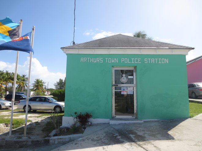 Policijska postaja v Arthur's Town. FOTO: Marko Jenšterle