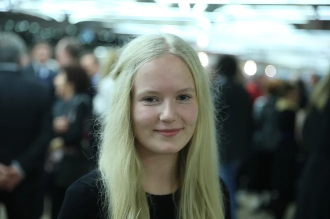 Maja Kosi, dijakinja, ki je postala podjetnica pri petnajstih letih, verjame v prihodnost tiskanih medijev. FOTO: Jože Suhadolnik