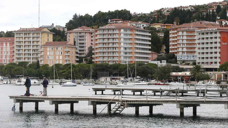 Fotografija: Za portoroške hotele se bori tudi država. Foto Aleš Černivec/Delo