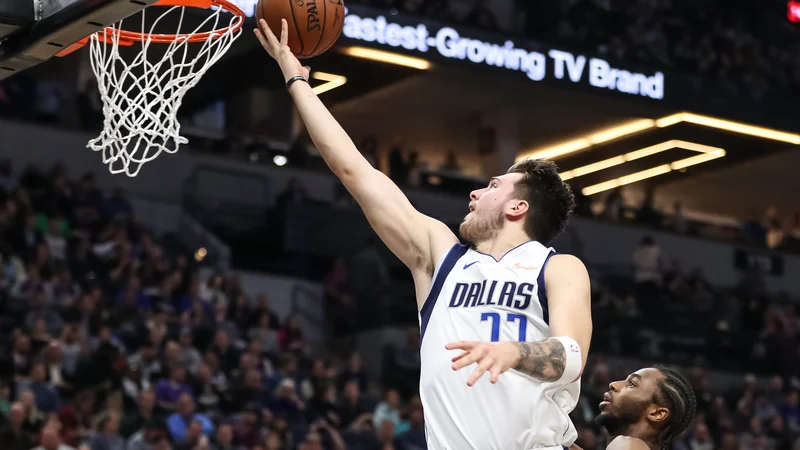 Fotografija: Luka Dončić je predvsem v zadnjih minutah spet dokazal svoj razkošen talent. FOTO: Brace Hemmelgarn/Reuters