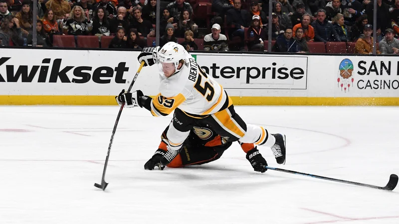 Fotografija: Jake Guentzel se je izkazal s trojčkom golov. FOTO: Kirby Lee/Reuters