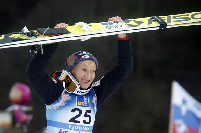 Daniela Iraschko-Stolz je zadržala pičle pol točke naskoka pred prvo izzivalko. FOTO: Blaž Samec/Delo