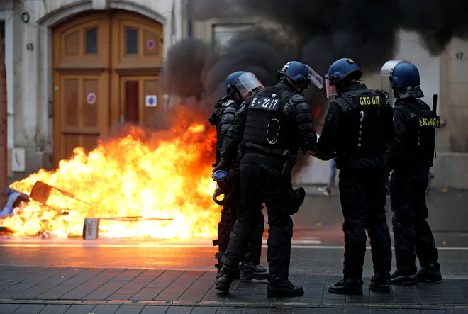Protesti se odvijajo že deveti teden zapored. FOTO: Reuters