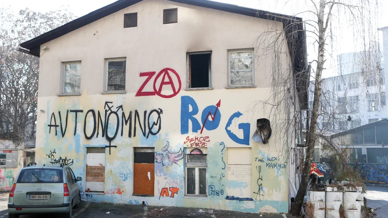 Fotografija: Ponoči je zagorelo v nekdanji tovarni Rog v Ljubljani. FOTO: Marko Feist