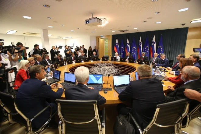 Vlada Marjana Šarca bo predvidoma še ta teden obravnavala normativni delovni program vlade za letos. FOTO: Leon Vidic/Delo