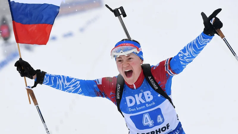 Fotografija: Najbolje so se v megli in vetru Oberhofa znašli pri ruski reprezentanci. Tako se je štafetne zmage veselila Jekaterina Jurlova-Percht. FOTO: AFP