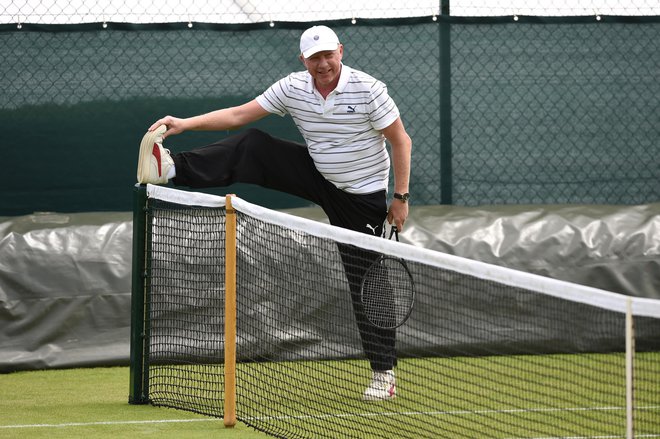 Becker je v teniški zgodovini še vedno zapisan kot najmlajši zmagovalec Wimbledona, ki ga je osvojil pri 17 letih, in zadnji nemški zmagovalec turnirja za veliki slam v moški konkurenci. FOTO: Reuters