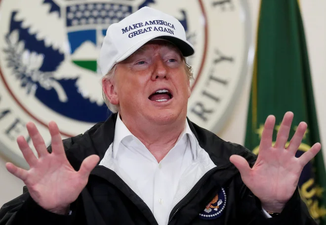 U.S. President Donald Trump speaks during a roundtable discussion at the McAllen U.S. Border Patrol Station at the U.S. - Mexico border in McAllen, Texas, U.S., January 10, 2019. REUTERS/Leah Millis Foto Leah Millis Reuters