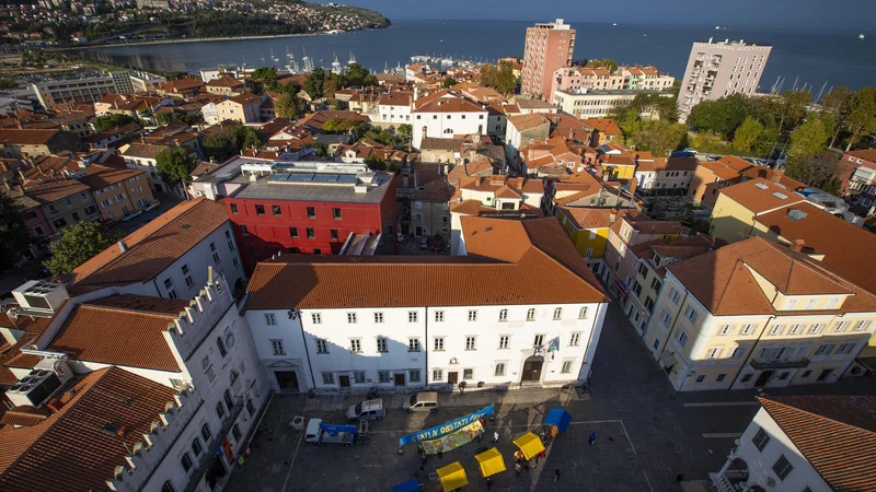 Fotografija: V Kopru včasih radi snemajo naskrivaj. FOTO: Jože Suhadolnik/Delo