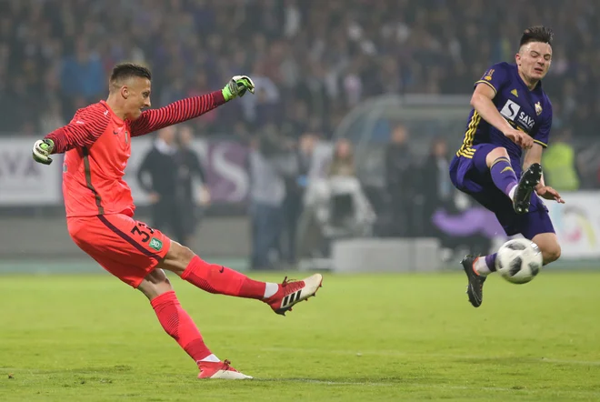 Aljaž Ivačič je podpisal pogodbo 2+2. FOTO: Tadej Regent/Delo