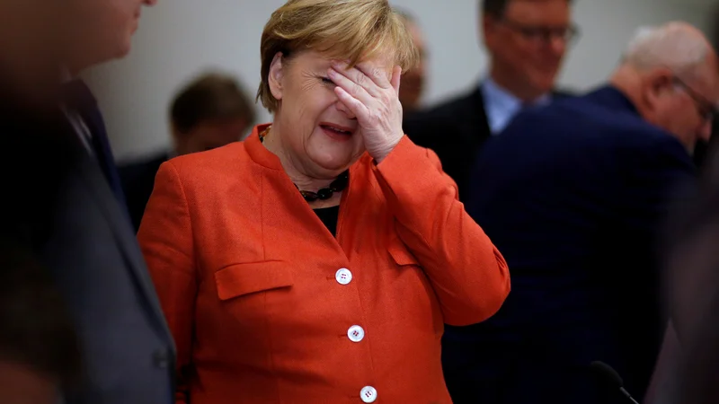 Fotografija: German Chancellor Angela Merkel attends a meeting of the CDU/CSU parliamentary group at the Bundestag in Berlin, Germany, November 20, 2017. REUTERS/Axel Schmidt TPX IMAGES OF THE DAY - RC13788F0660 Foto Axel Schmidt Reuters