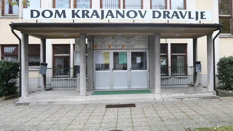 Fotografija: V domu krajanov Dravlje je sedež tamkajšnje četrtne skupnosti FOTO Tomi Lombar