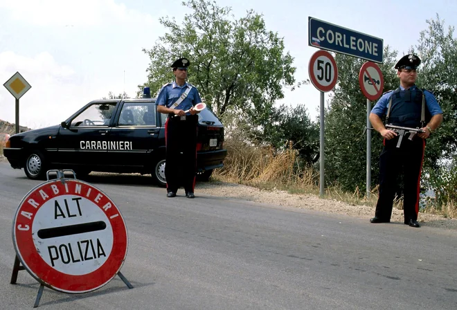 Med številnimi, ki so se zgražali zaradi odprtja nove restavracije, je bil tudi župan mesta Corleone Nicolo Nicolosi. FOTO: Tony Gentile/Reuters