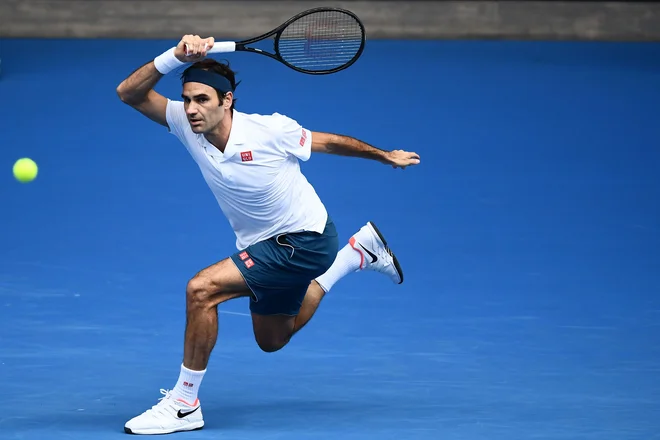 Roger Federer je na svojem jubilejnem, 20. turnirju za veliki slam v Avstraliji, uspešno preskočil prvi dve oviri. FOTO: AFP