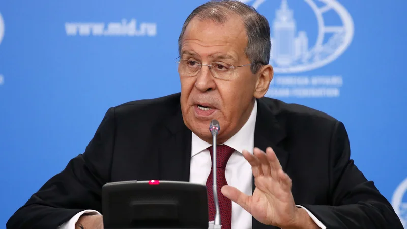 Fotografija: Ruski zunanji minister Sergej Lavrov je na tradicionalnem srečanju z novinarji predstavil stališča Moskve do svetovnih dogajanj v lanskem letu. Foto: Maxim Shemetov/Reuters