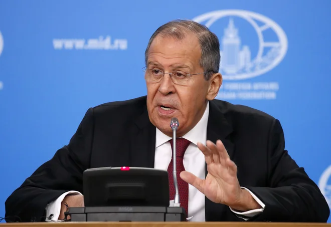 Ruski zunanji minister Sergej Lavrov<strong> </strong> je na tradicionalnem srečanju z novinarji predstavil stališča Moskve do svetovnih dogajanj v lanskem letu. Foto: Maxim Shemetov/Reuters