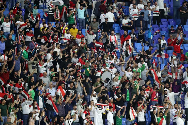 Iraški navijači so vso tekmo glasno spodbujali svojo reprezentanco. FOTO: AFP