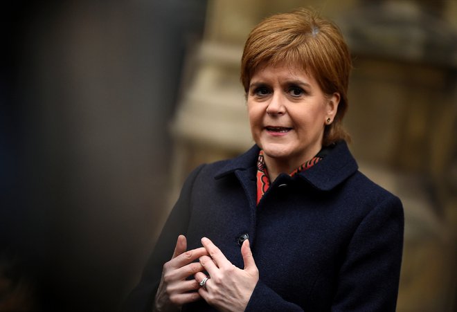 Prva škotska ministrica Nicola Sturgeon od britanske vlade zahteva, da pred začetkom iskanja alternative ločitvenemu sporazumu izključi možnost brexita brez dogovora. FOTO: REUTERS/Clodagh Kilcoyne