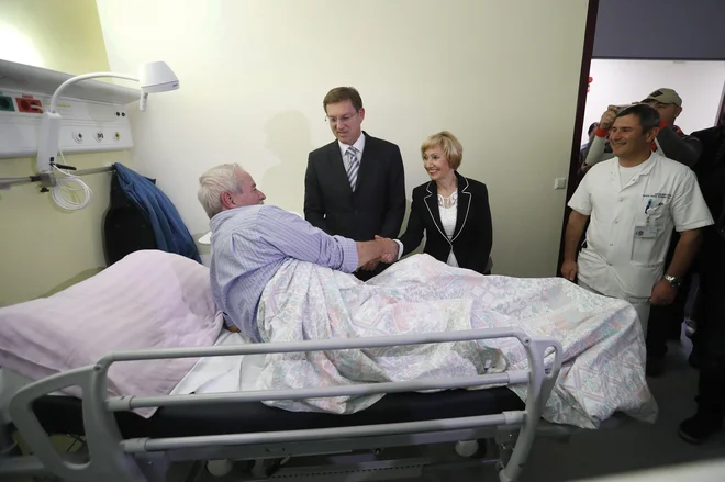 Zakon o pacientovih pravicah iz časa Cerarjeve vlade škodi pacientom in njihovemu denarju. Foto Leon Vidic