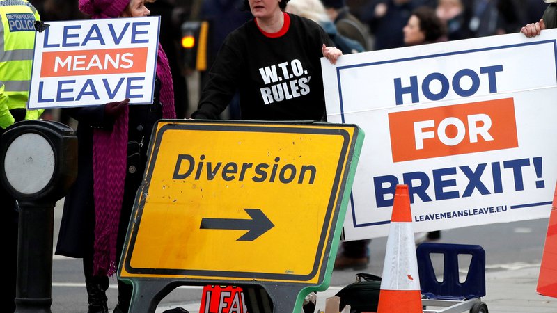 Fotografija: Protest zagovornikov brexita pred britanskim parlamentom. Foto: Reuters