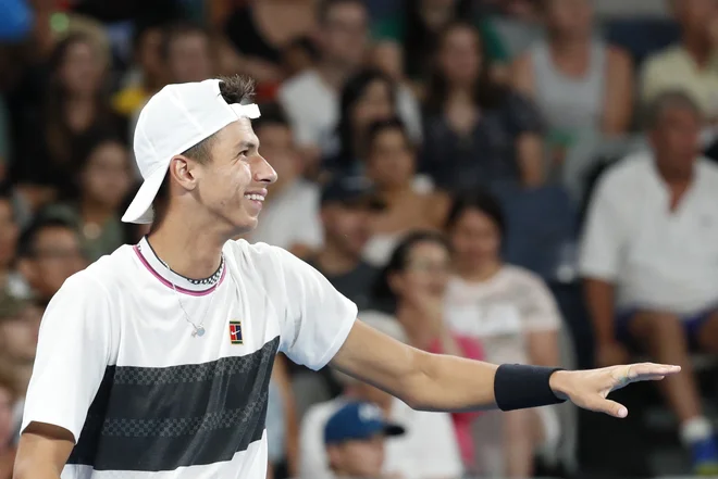 Devetnajstletni Alexei Popyrin je odlično izkoristil povabilo prirediteljev. Po dveh izgubljenih nizih se mu je v 2. kolu Dominic Thiem. FOTO: Reuters