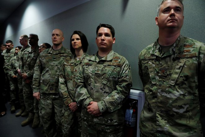 Ameriška vojska je včeraj prisluhnila vrhovnemu poveljniku, ko je razgrnil novo doktrino ameriške obrambe pred izstrelki. FOTO Reuters