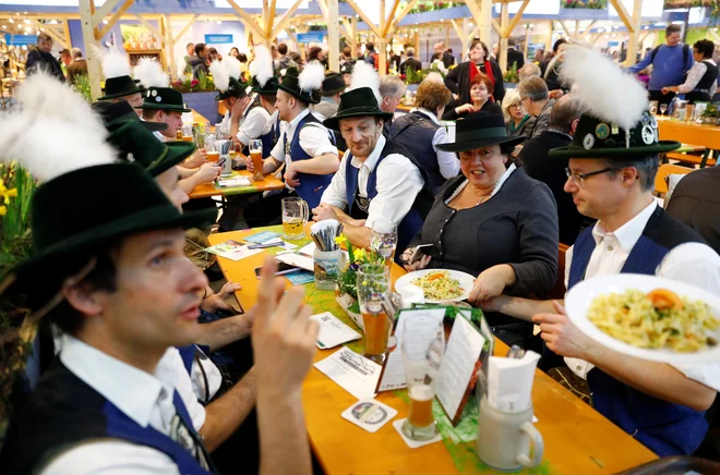 Največji sejem prehrane, kmetijstva in vrtnarstva na svetu Berlinčanom že od vsega začetka prinaša nove okuse. Foto: Fabrizio Bensch/Reuters