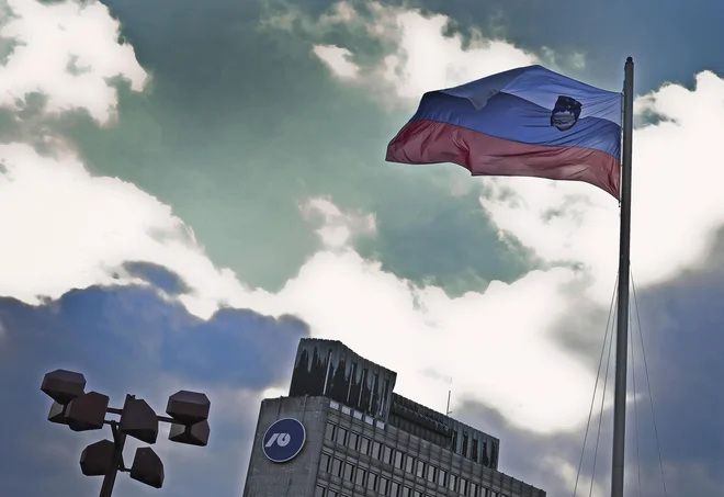 Hrvaška stran se pri obravnavi tožb proti NLB in LB še kar požvižga na mednarodne in bilateralne dogovore. FOTO Jože Suhadolnik