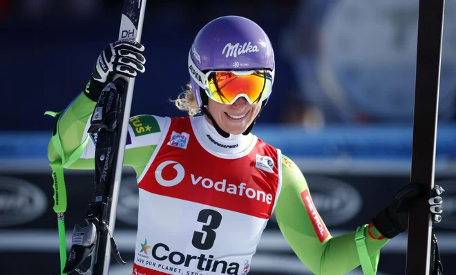Ilka Štuhec jezdi na zmagovalnem valu, kipi od samozavesti in v tem uživa. V Cortini se je razveselila tretjih stopničk v sezoni. FOTO: Matej Družnik/Delo