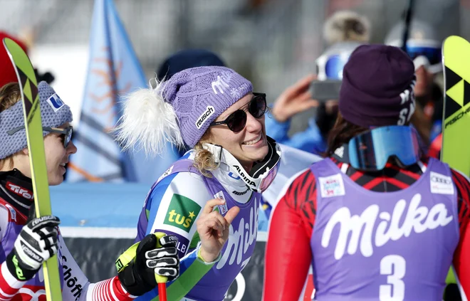 Z Ramono Siebenhofer in Nicole Schmidhofer Mariborčanka ni le tekmica, ampak tudi prijateljica. FOTO: Matej Družnik/Delo