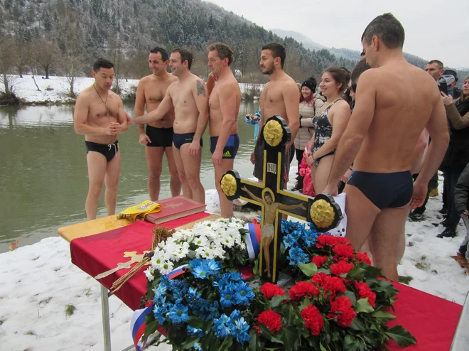 Pripravljeni na plavanje. FOTO: Špela Kuralt/Delo