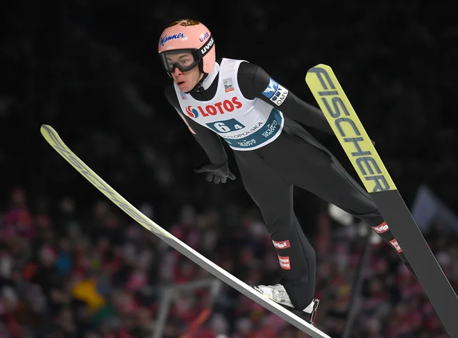 Avstrijec Stefan Kraft je bil v seštevku najboljši posameznik moštvene tekme. FOTO: AFP