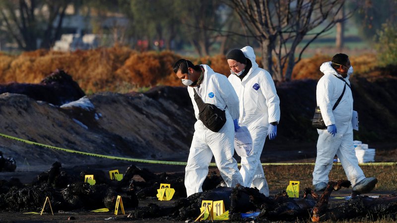 Fotografija: Vojaki so kraj nesreče zavarovali, forenziki pa si ga še ogledujejo. FOTO: Henry Romero/Reuters