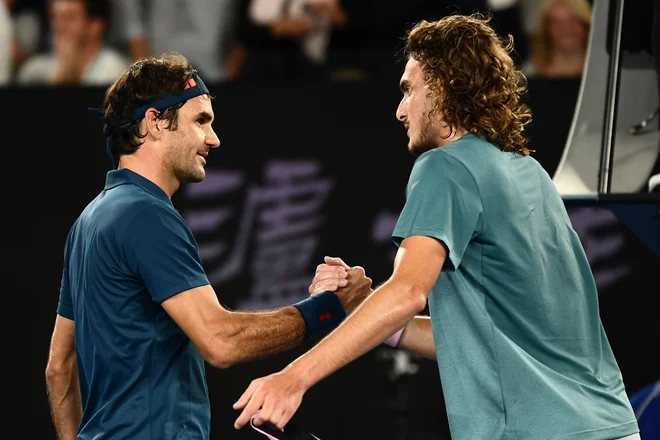 Komaj 20-letni Grk iz Aten Stefanos Tsitsipas je po treh urah in 50 minutah strl odpor svojega velikega vzornika, od katerega se je učil tudi preko &quot;YouTube&quot;.&nbsp; FOTO: AFP