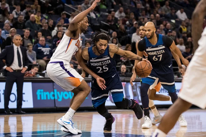Derrick Rose je zgolj v drugem polčasu prispeval kar 29 točk. FOTO: Brad Rempel/Reuters