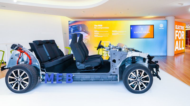 Fotografija: Nova električna platforma skupine Volkswagen, na kateri bo prvi avtomobil, kombilimuzina, pripravljen proti koncu letošjega leta. Foto Volkswagen